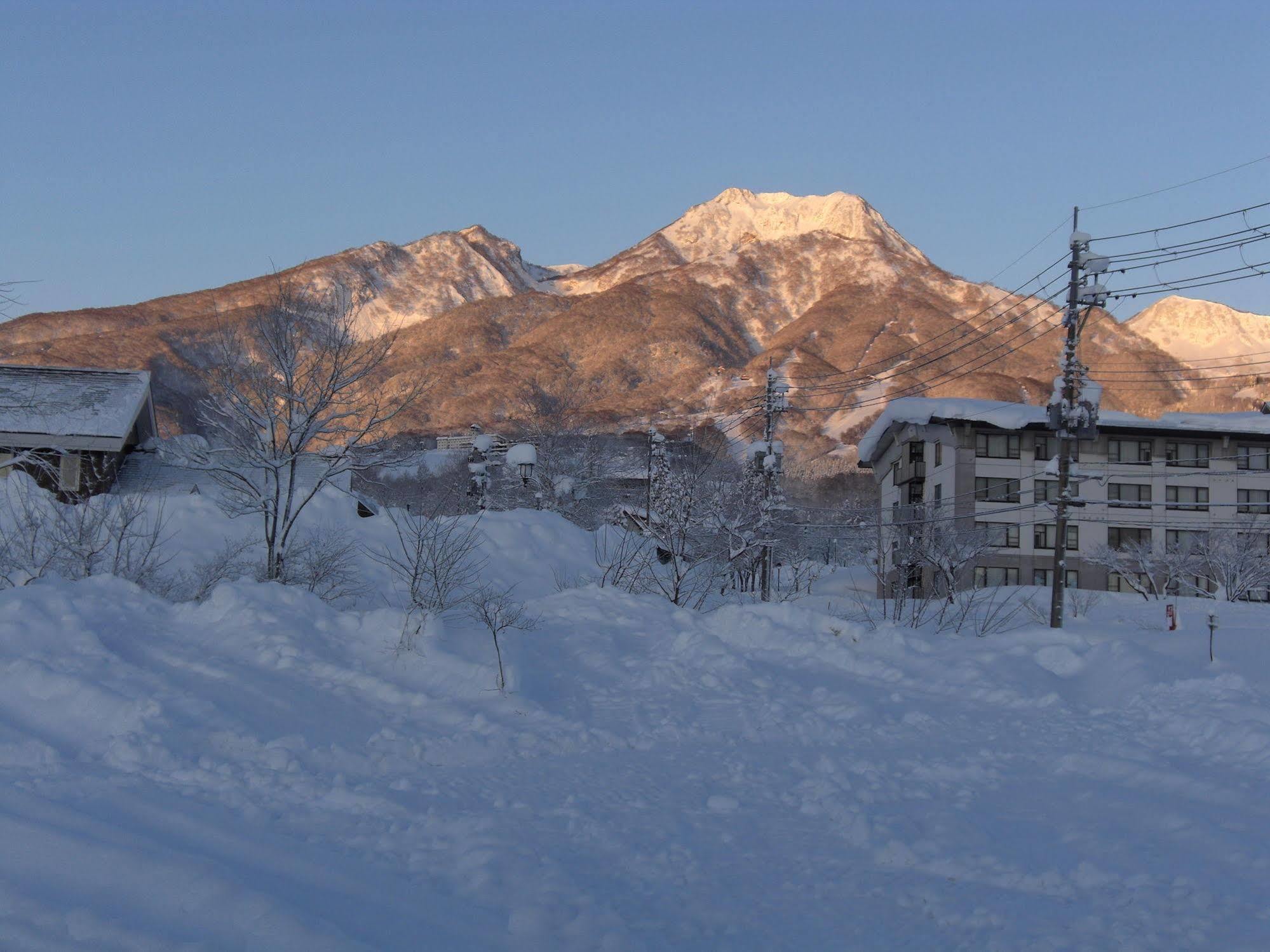 Akakura Yours Inn Myoko Exteriér fotografie
